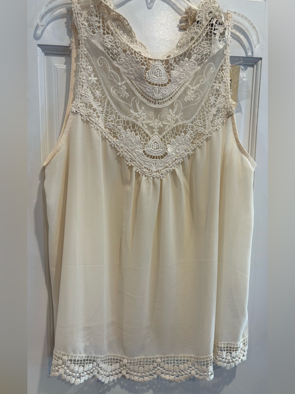 NWT! Women’s Forever 21 Cream Lace Sleeveless Camisole. Size L